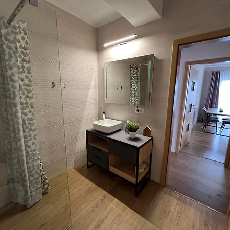 Lara Apartment *