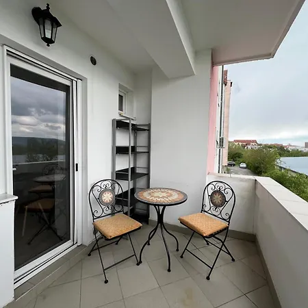 Apartment Lara